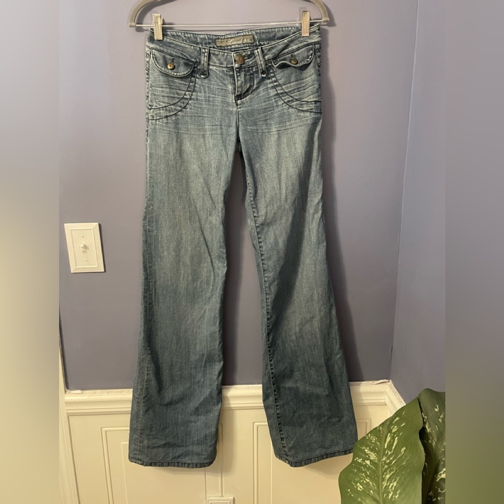 Level 99 Wide Leg Jeans 25- tight at butt, straight rest of way down!